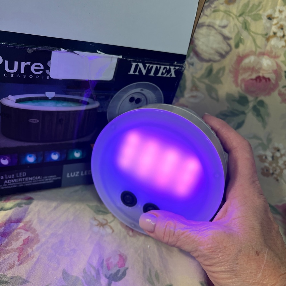 Intex LED Pool Light - Green - Picture 15 of 16